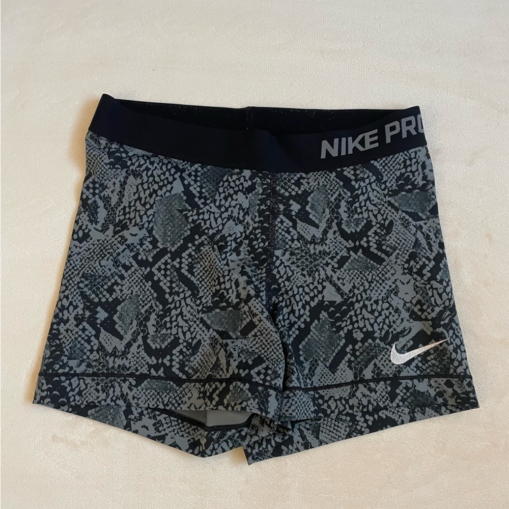 Nike Pro Women's Black and Gray Shorts